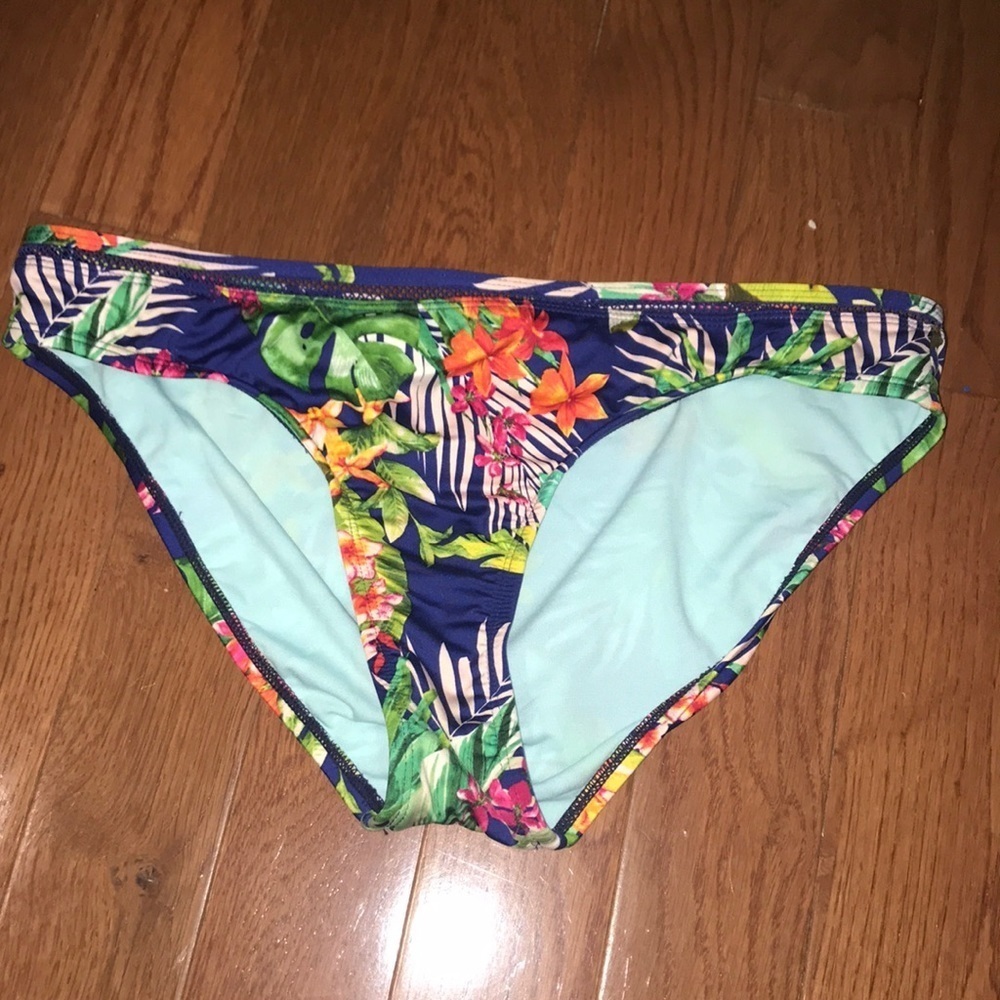 Gorgeous nwot swim bottoms 14